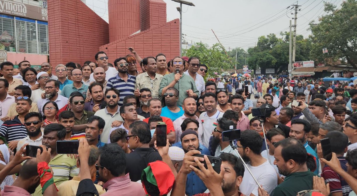 ‘দেশের মানুষ রাজনৈতিক অঙ্গনে আ. লীগকে আর দেখতে চায় না’